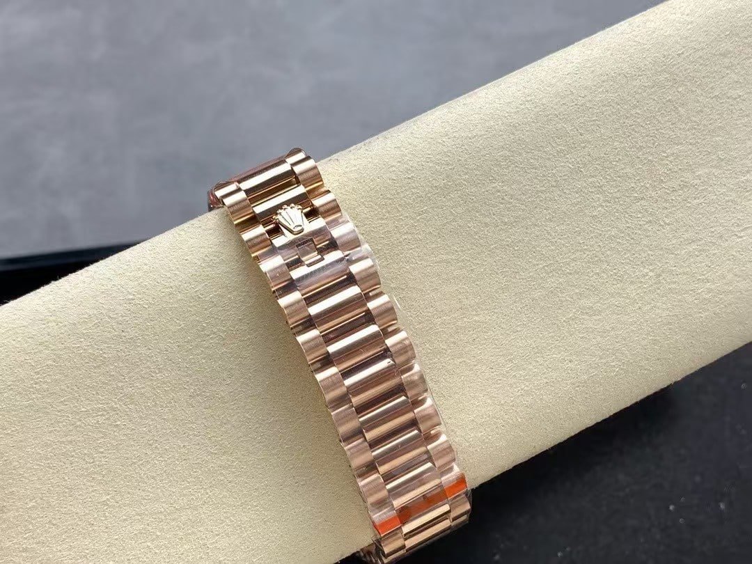 Day-Date 40 Style – Black Marble Dial + Diamond Roman + Diamond Bezel (8+ Factory, China Super Clone) - Image 9