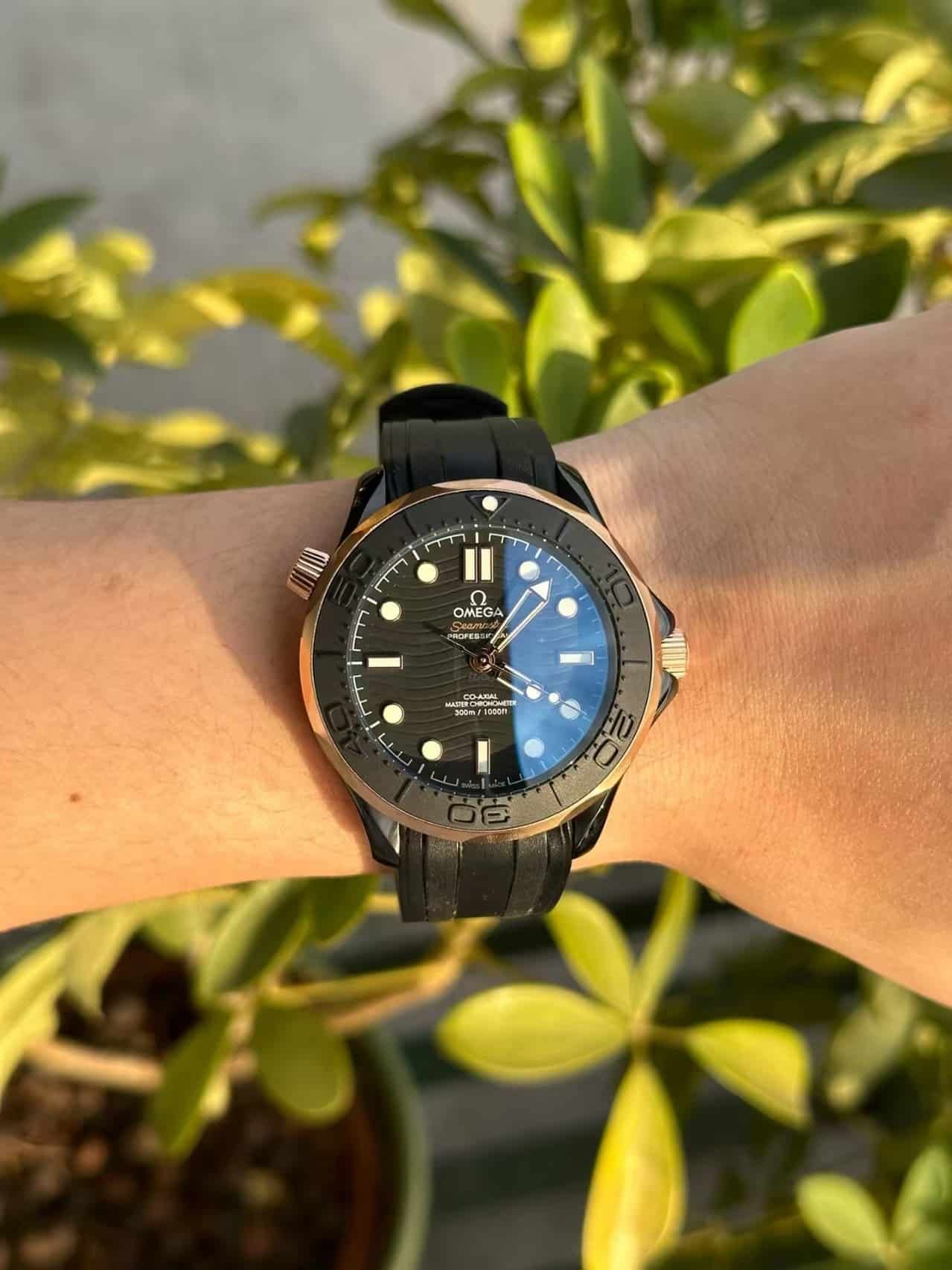 Replica Omega Seamaster Diver 300M Black & Sedna Gold - Image 12