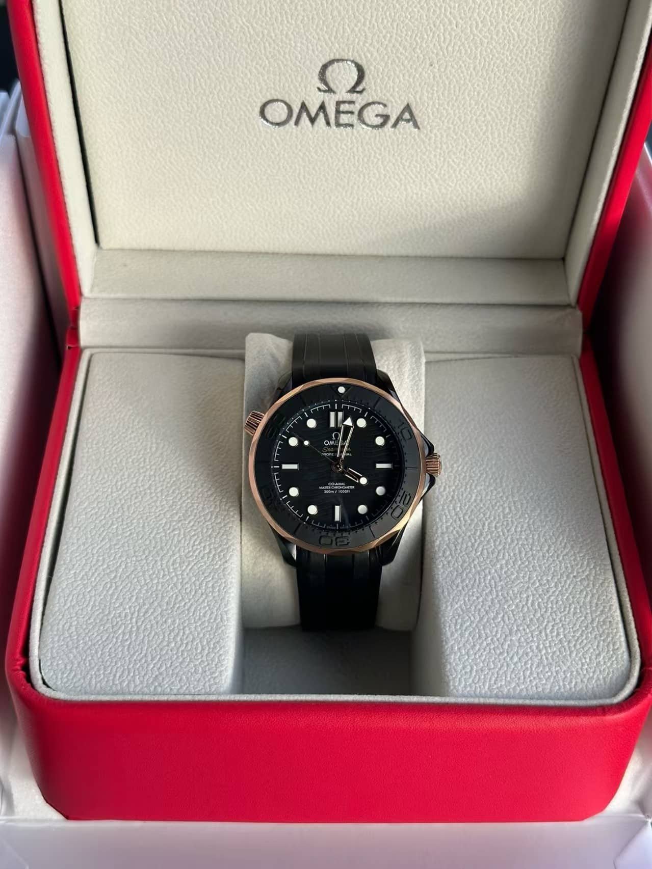 Replica Omega Seamaster Diver 300M Black & Sedna Gold - Image 2