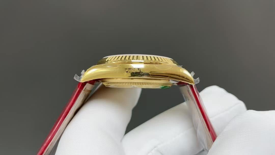 Day-Date Red Sunburst Dial – Diamond Index, 8+ Factory (China Super Clone) - Image 6