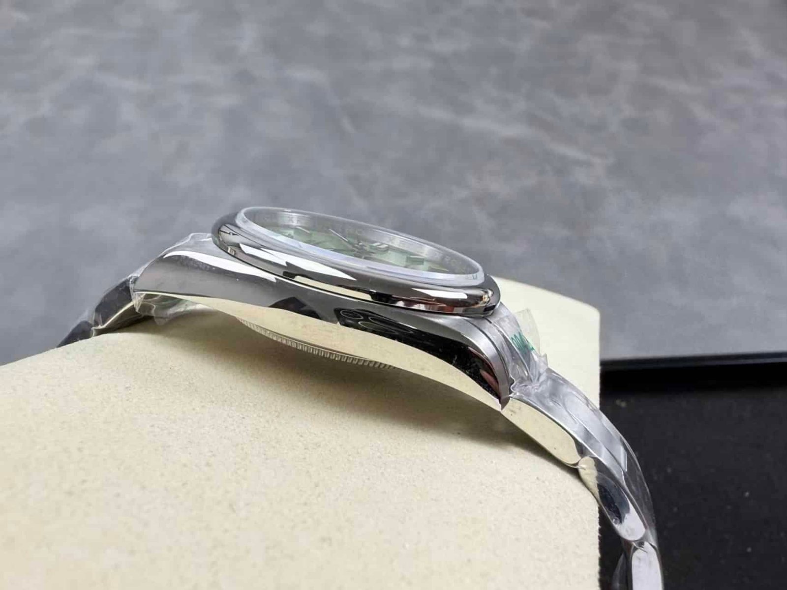 VS Factory Rolex Oyster Perpetual Green Dial — Ref. 124300 41mm Super Clone - Image 6