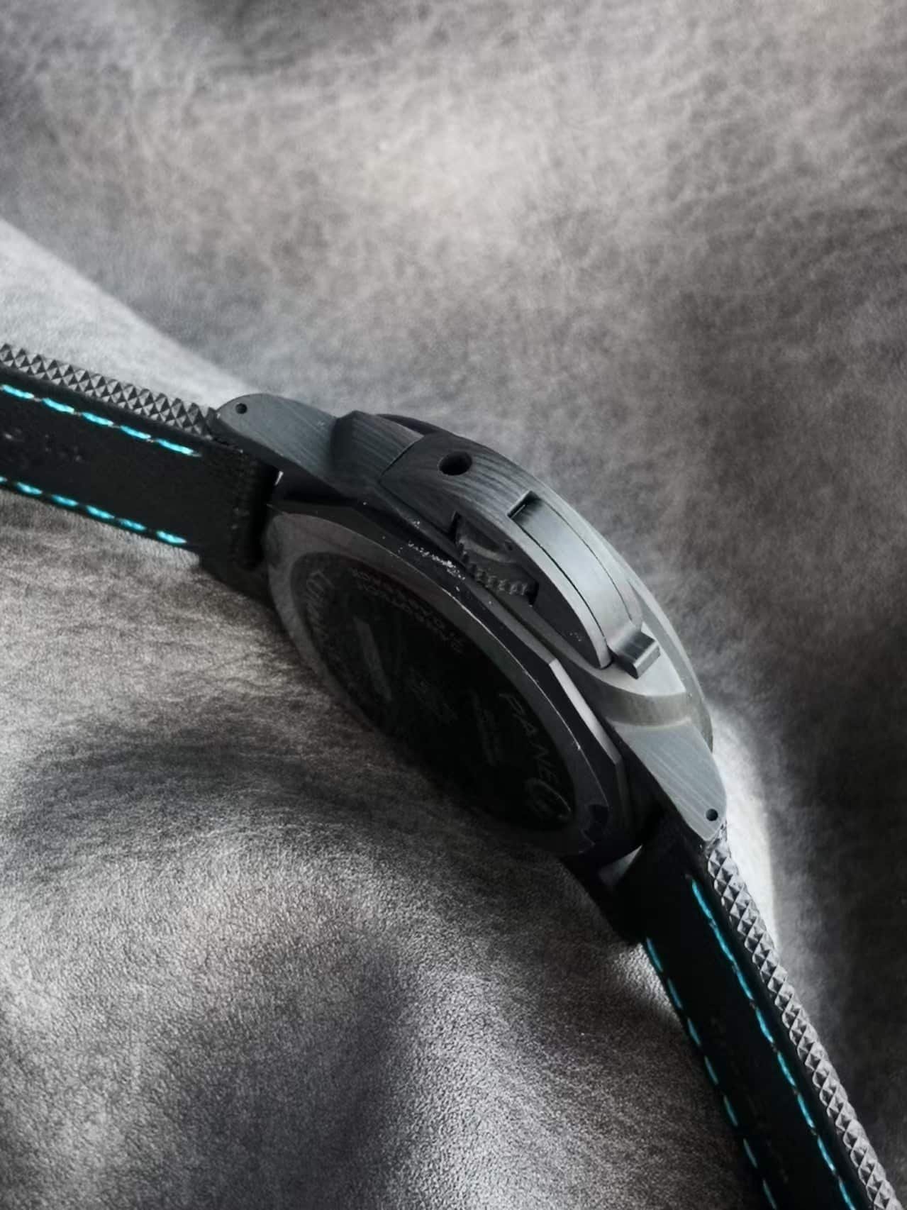 Replica Panerai Luminor Marina PAM01661 Carbotech™ 44mm - Image 7