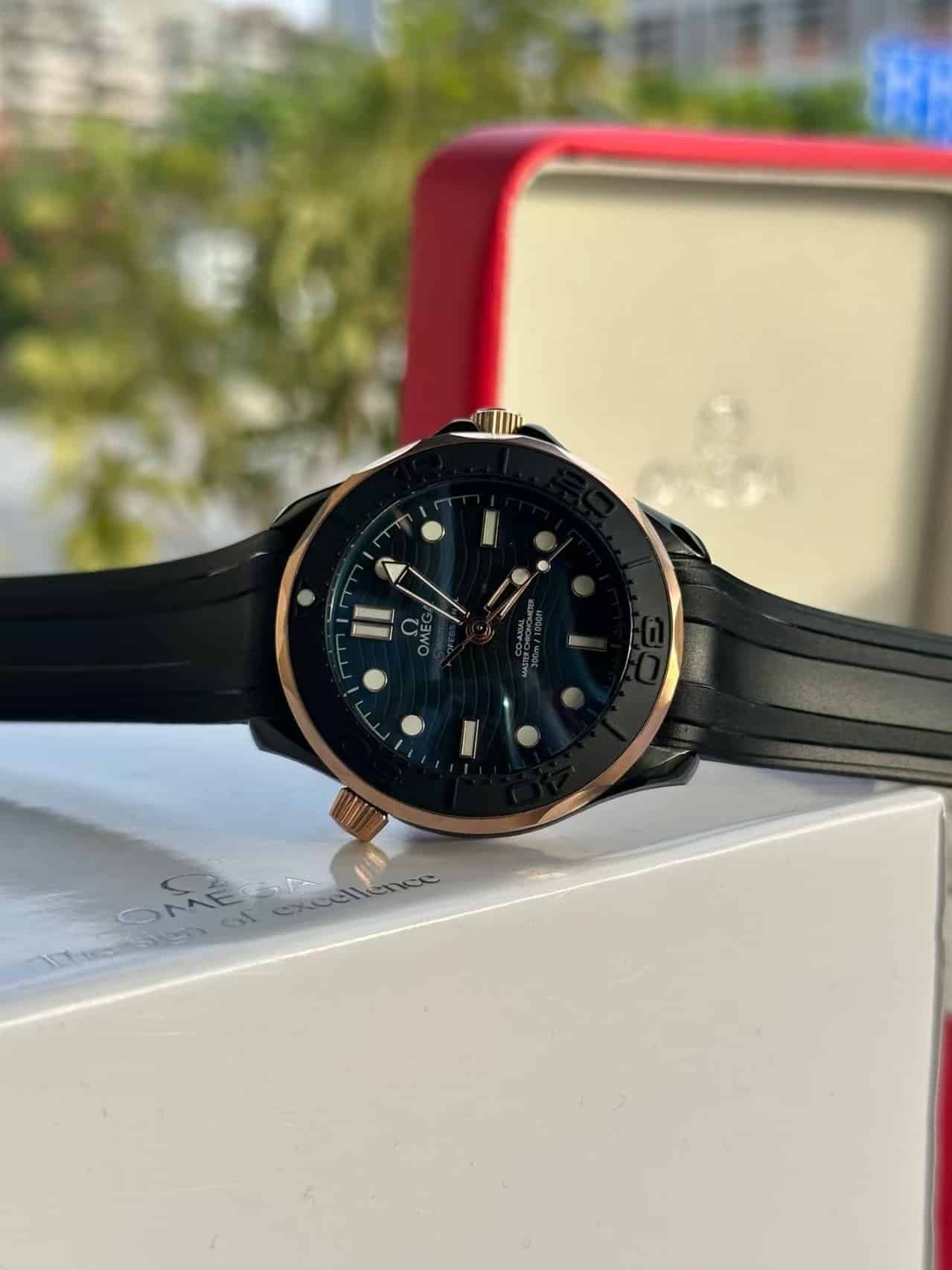 Replica Omega Seamaster Diver 300M Black & Sedna Gold - Image 3