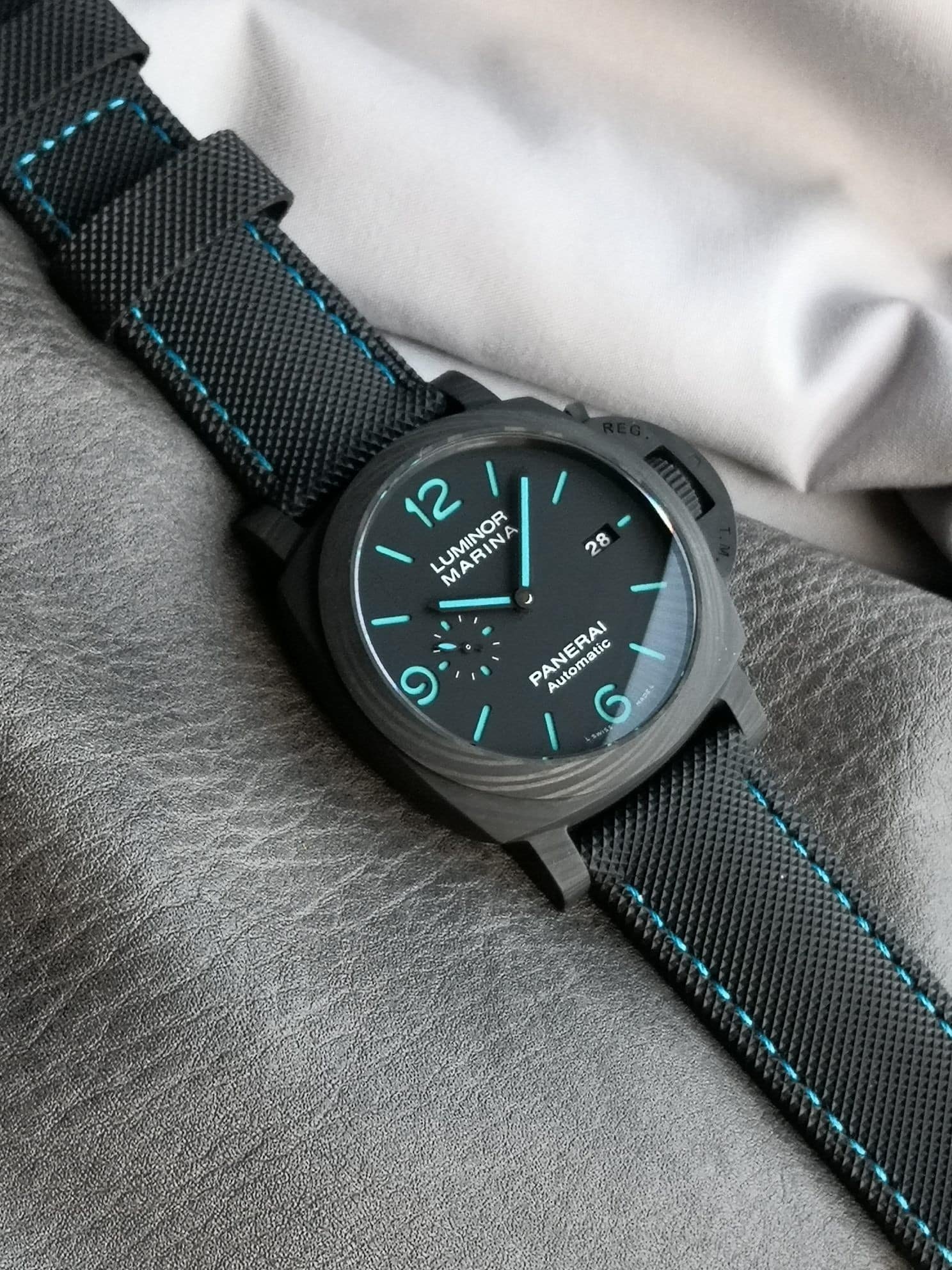 Replica Panerai Luminor Marina PAM01661 Carbotech™ 44mm - Image 12