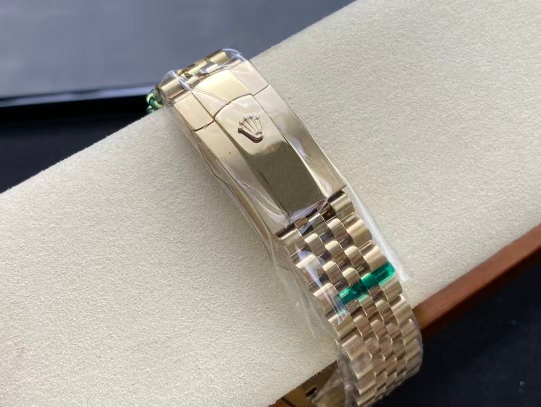 Replica Sky-Dweller 326938 Champagne Dial - Image 9