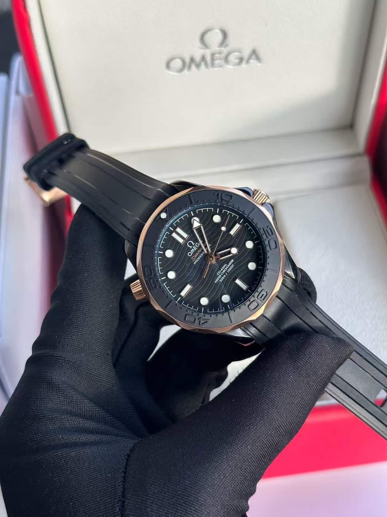 Replica Omega Seamaster Diver 300M Black & Sedna Gold - Image 8