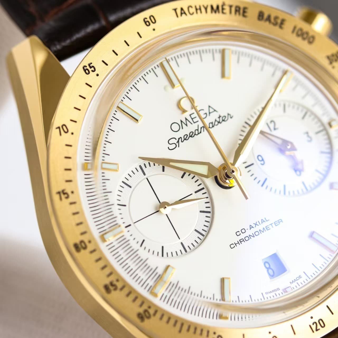 Replica Omega Speedmaster Co-Axial Chronometer Yellow Gold - Image 9